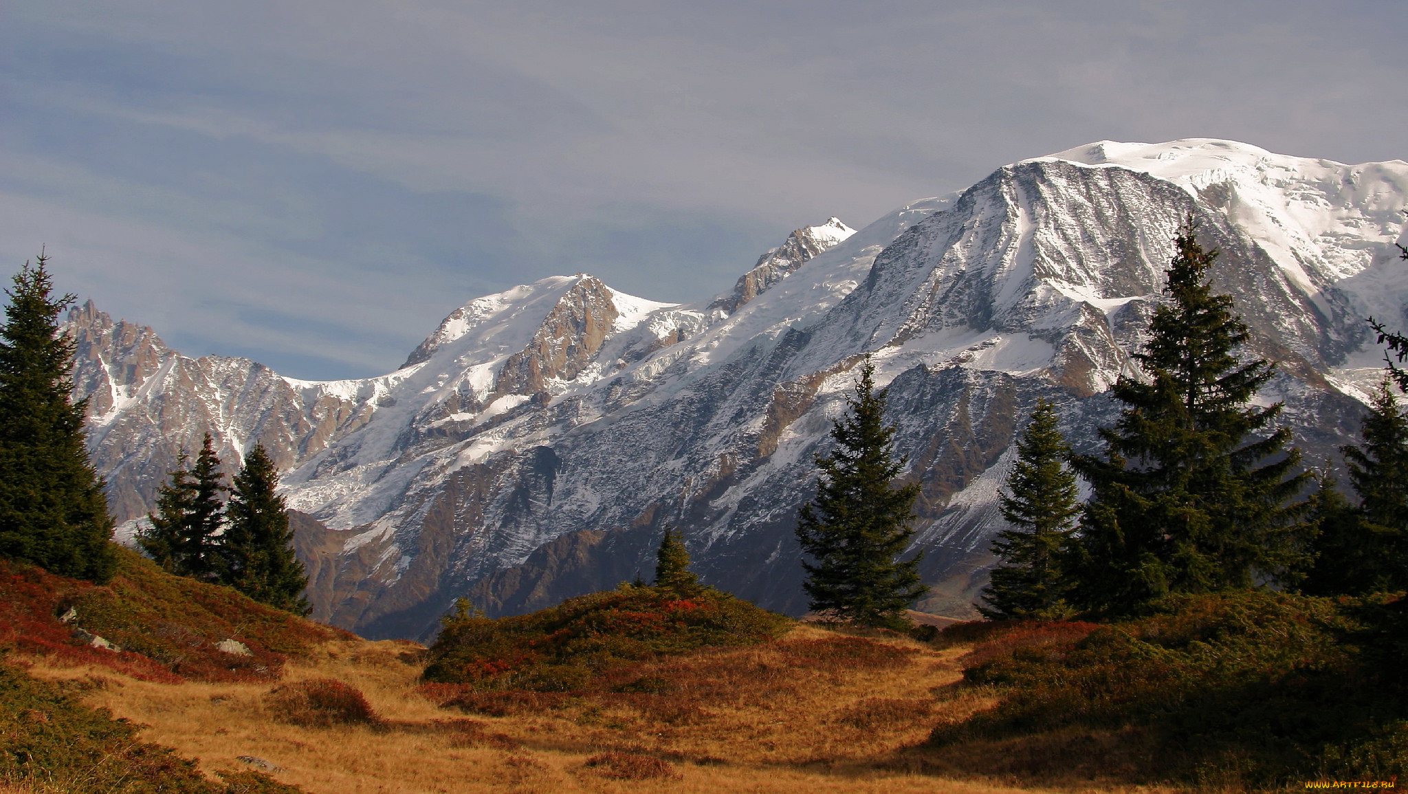 Mountain blanc. Монблан гора. Альпы Монблан. Горный массив Монблан. Гора Монблан фото.